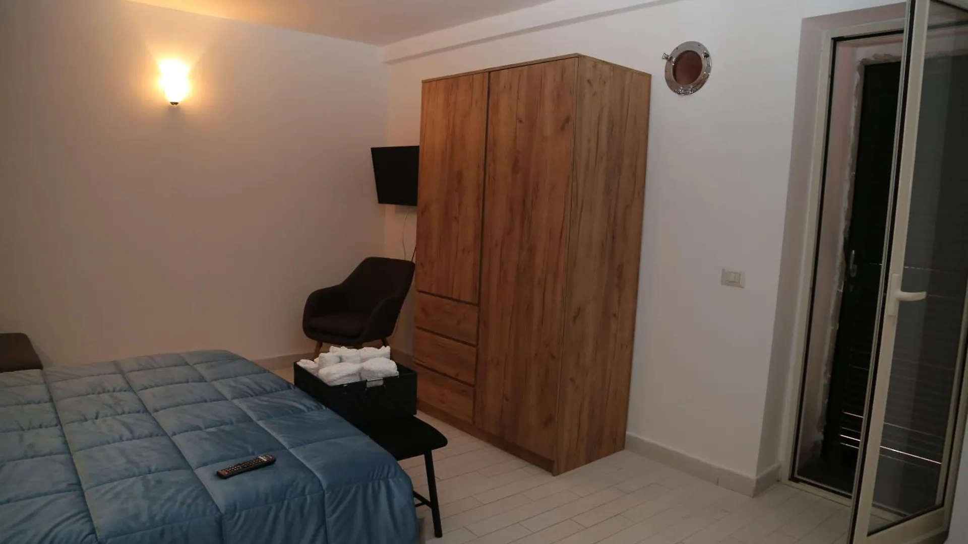Aparthotel Resta Cu Mme A Chiaia Napoli Italia