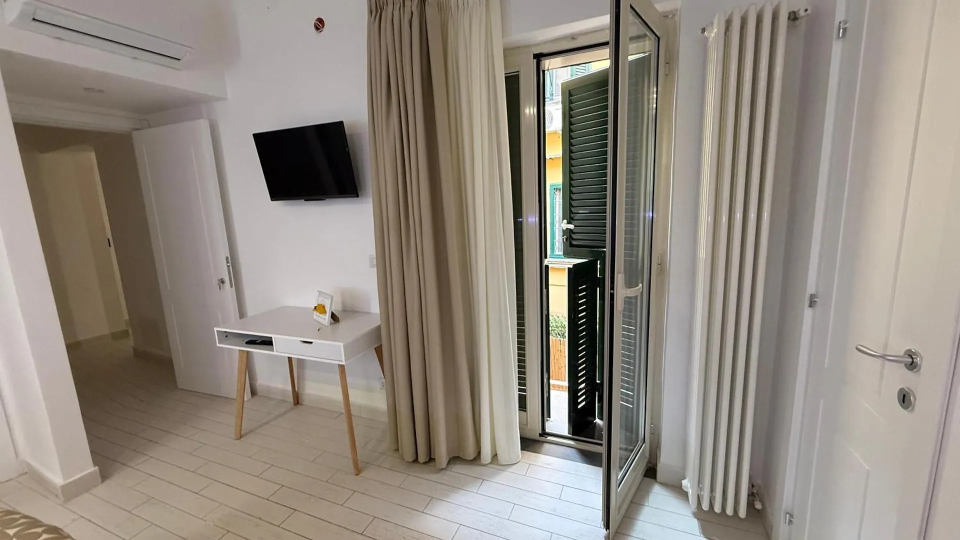 Aparthotel Resta Cu Mme A Chiaia Napoli