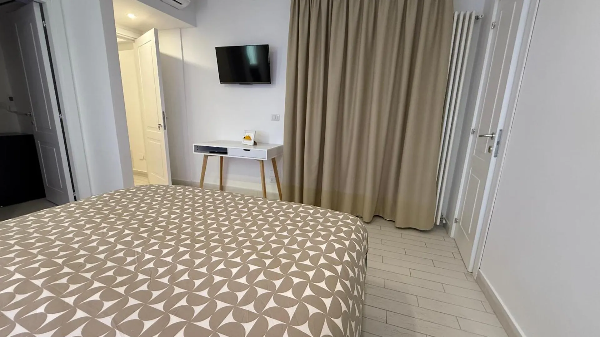 Aparthotel Resta Cu Mme A Chiaia Napoli