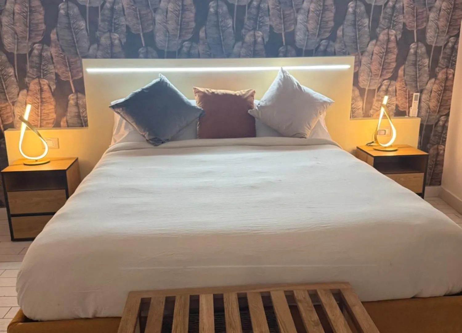 Resta Cu Mme A Chiaia Aparthotel Naples 0*,  Italy